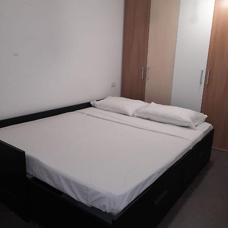 Tranquiloh Apartment Home Терні Екстер'єр фото
